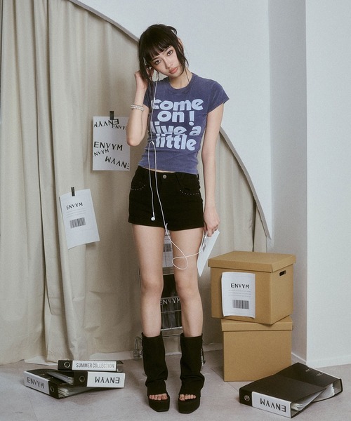 ENVYM(アンビー)の「ピグメントメッセージTシャツ(Tシャツ/カットソー・レディース・イエロー/ブラック/ブルー・FREE)」の22枚目の写真