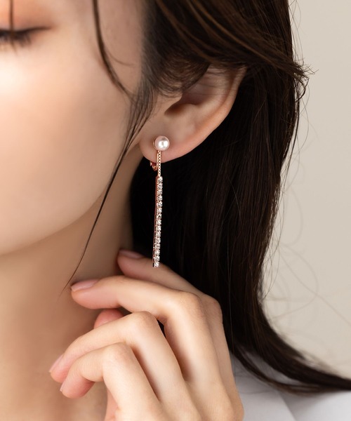 Cream dot.(クリームドット)の「パール×ビジューバーの揺れ感ピアス/イヤリング(ピアス(両耳用)・レディース・ピンク系その他/シルバー/ゴールド系その他/シルバー系その他/ピンクゴールド/ゴールド・ONE SIZE)」の2枚目の写真