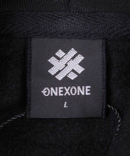 ONEXONE(ワンフォーワン)の「【ONEXONE/ワンフォーワン】LOGO FREESTYLE HOODIE(パーカー・メンズ・ブラック・LARGE/MEDIUM)」の3枚目の写真