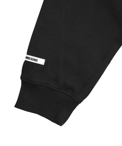 ONEXONE(ワンフォーワン)の「【ONEXONE/ワンフォーワン】LOGO FREESTYLE HOODIE(パーカー・メンズ・ブラック・LARGE/MEDIUM)」の12枚目の写真