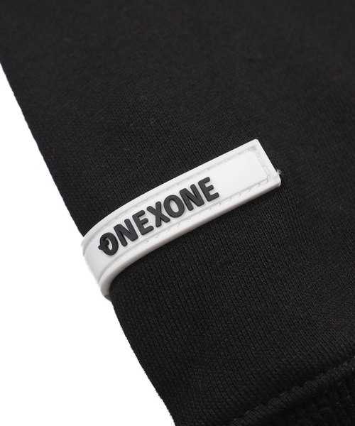 ONEXONE(ワンフォーワン)の「【ONEXONE/ワンフォーワン】LOGO FREESTYLE HOODIE(パーカー・メンズ・ブラック・LARGE/MEDIUM)」の11枚目の写真