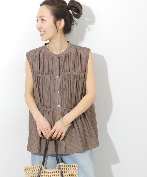 JOURNAL STANDARD relume(ジャーナルスタンダード レリューム)の「ストライプギャザーブラウス(シャツ/ブラウス・レディース・ベージュ/グレー・FREE)」の2枚目の写真