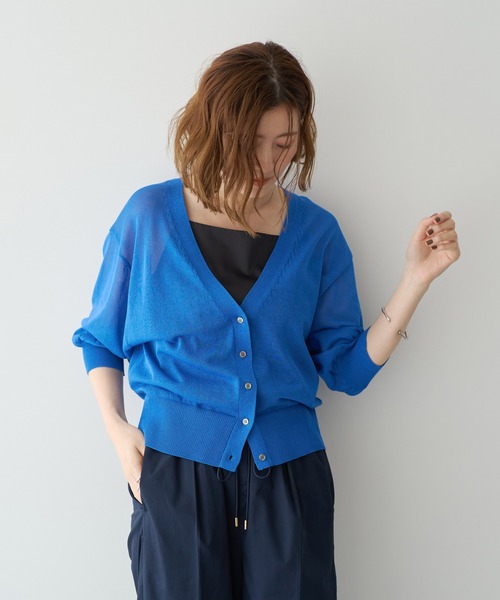 YECCA VECCA(イェッカヴェッカ)の「シアーニットVネックカーディガン(カーディガン/ボレロ・レディース・ブルー/イエロー/ブラック/ライトベージュ・FREE)」の8枚目の写真