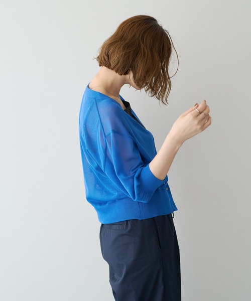 YECCA VECCA(イェッカヴェッカ)の「シアーニットVネックカーディガン(カーディガン/ボレロ・レディース・ブルー/イエロー/ブラック/ライトベージュ・FREE)」の10枚目の写真