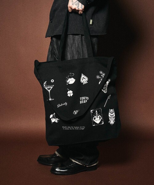 Subciety（サブサエティ）の「Varsity 2way tote bag（トートバッグ・メンズ・ブラック/ナチュラル・FREE）」の4枚目の写真