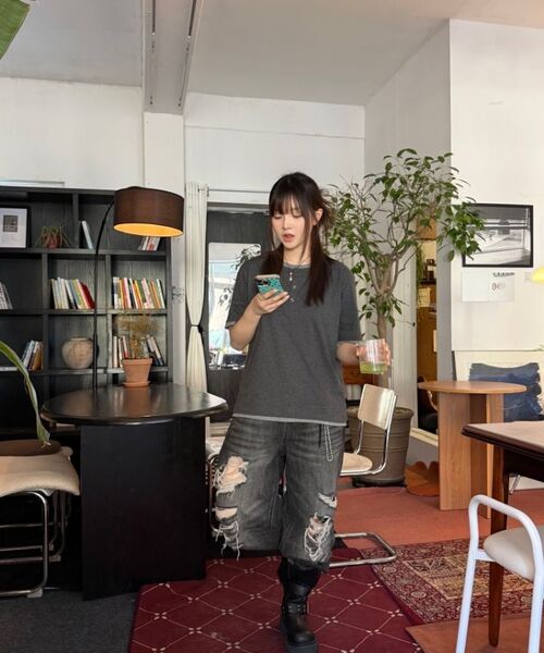 IDWS(アイドンワナセル)の「Layered Henley Neck T-Shirt Charcoal(Tシャツ/カットソー・レディース・その他・1/2/0)」の17枚目の写真