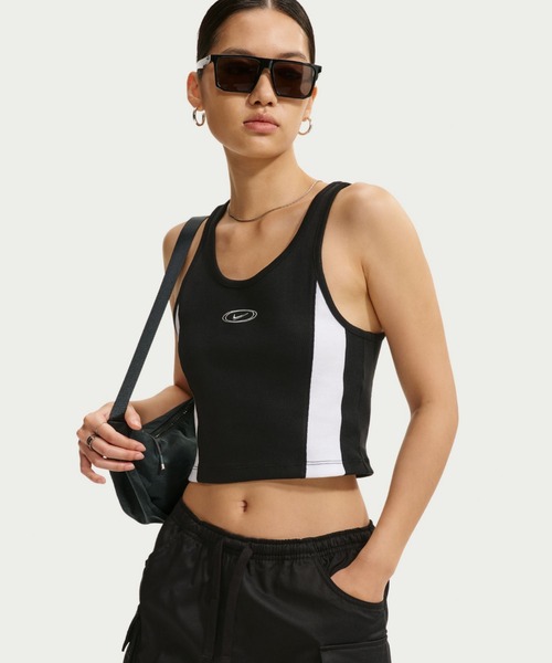 NIKE(ナイキ)の「ナイキ スポーツウェア ウィメンズ タイト クロップド タンクトップ / Nike Sportswear Women's Tight Cropped Tank Top IQ3163-010 Black(タンクトップ・レディース・ブラック・XS/XL/S/M/L)」の16枚目の写真