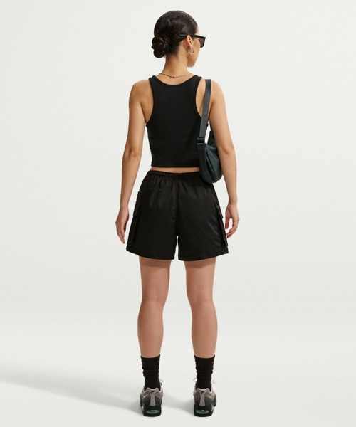 NIKE(ナイキ)の「ナイキ スポーツウェア ウィメンズ タイト クロップド タンクトップ / Nike Sportswear Women's Tight Cropped Tank Top IQ3163-010 Black(タンクトップ・レディース・ブラック・XS/XL/S/M/L)」の18枚目の写真
