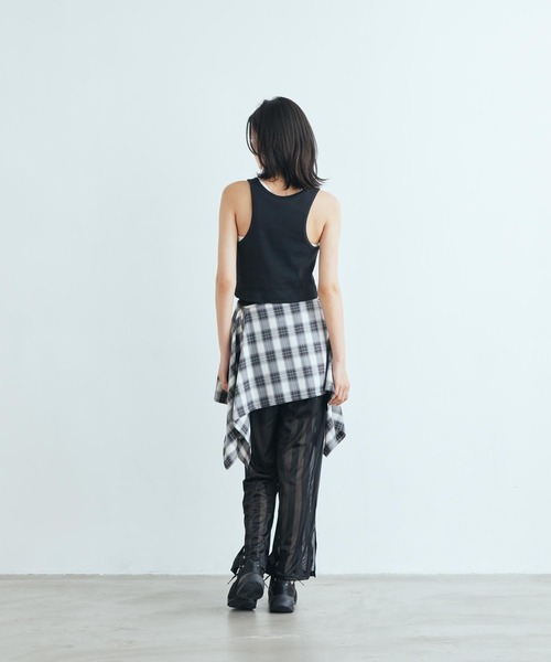 NIKE(ナイキ)の「ナイキ スポーツウェア ウィメンズ タイト クロップド タンクトップ / Nike Sportswear Women's Tight Cropped Tank Top IQ3163-010 Black(タンクトップ・レディース・ブラック・XS/XL/S/M/L)」の5枚目の写真