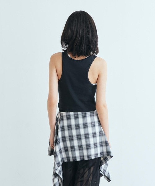 NIKE(ナイキ)の「ナイキ スポーツウェア ウィメンズ タイト クロップド タンクトップ / Nike Sportswear Women's Tight Cropped Tank Top IQ3163-010 Black(タンクトップ・レディース・ブラック・XS/XL/S/M/L)」の2枚目の写真