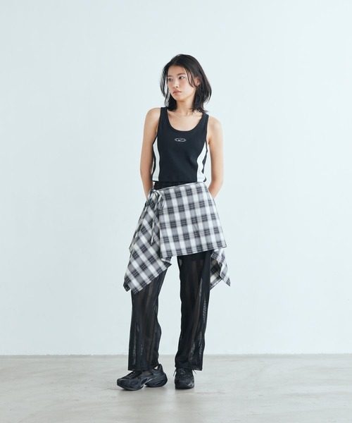 NIKE(ナイキ)の「ナイキ スポーツウェア ウィメンズ タイト クロップド タンクトップ / Nike Sportswear Women's Tight Cropped Tank Top IQ3163-010 Black(タンクトップ・レディース・ブラック・XS/XL/S/M/L)」の3枚目の写真