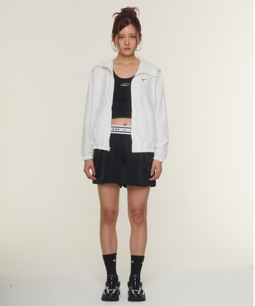 NIKE(ナイキ)の「ナイキ スポーツウェア ウィメンズ タイト クロップド タンクトップ / Nike Sportswear Women's Tight Cropped Tank Top IQ3163-010 Black(タンクトップ・レディース・ブラック・XS/XL/S/M/L)」の13枚目の写真