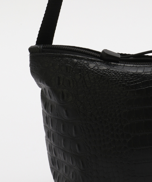 journal standard L'essage（ジャーナルスタンダードレサージュ）の「【BAGS IN PROGRESS】Fannypack Crossbody：ショルダーバッグ（ショルダーバッグ・レディース・ブラック・FREE）」の2枚目の写真