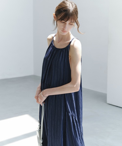 tageechita(タジチタ)の「【tageechita】ストライプテクスチャーキャミワンピース(ワンピース・レディース・ネイビー・L/M/S)」の7枚目の写真
