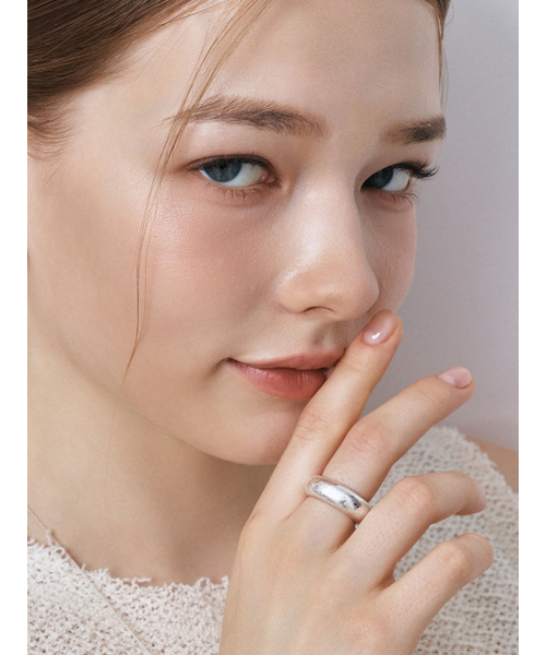 HEI（ヘイ）の「bold vintage band ring（リング・レディース・ホワイト・FREE）」の2枚目の写真