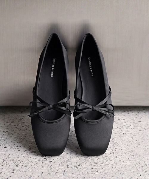 CHARLES & KEITH（チャールズ & キース）の「サテン ボウ バレエフラット（バレエシューズ・レディース・ピンク/ブラック系その他2・23cm/23.5cm/24.5cm/25cm）」の4枚目の写真