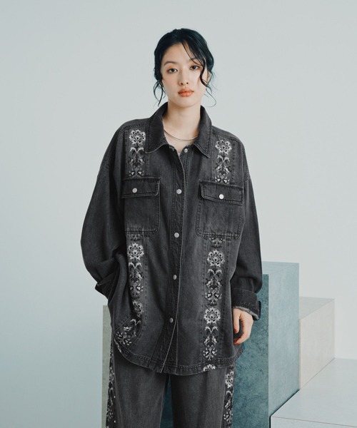 LEPSIM(レプシィム)の「デニムBIG刺繍シャツ 1043551(シャツ/ブラウス・レディース・ブルー/ブラック・FREE)」の11枚目の写真