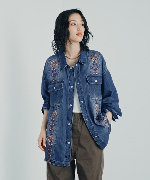 LEPSIM(レプシィム)の「デニムBIG刺繍シャツ 1043551(シャツ/ブラウス・レディース・ブルー/ブラック・FREE)」の19枚目の写真