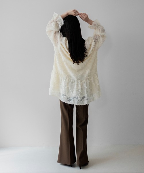 on:nue(オンニュ)の「【on:nue】フリンジジャガードボリュームペプラムブラウス /26-27 AW COLLECTION(シャツ/ブラウス・レディース・ブラック/アイボリー・FREE)」の20枚目の写真