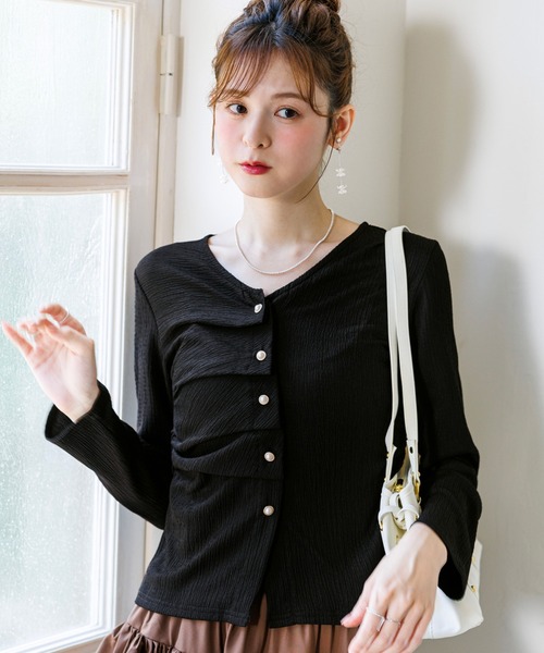 alotta(アロッタ)の「【Corie】タックギャザードレープデザイントップス(Tシャツ/カットソー・レディース・ブラック/ピンク/アイボリー・M/L)」の3枚目の写真