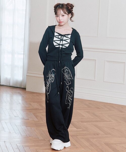OLIVE des OLIVE(オリーブデオリーブ)の「カーブロゴバレルレッグパンツ(スウェットパンツ・レディース・ピンク/ブラック/トップグレー/ベージュ・FREE)」の8枚目の写真