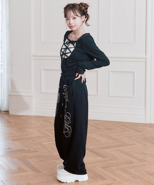 OLIVE des OLIVE(オリーブデオリーブ)の「カーブロゴバレルレッグパンツ(スウェットパンツ・レディース・ピンク/ブラック/トップグレー/ベージュ・FREE)」の10枚目の写真