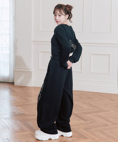 OLIVE des OLIVE(オリーブデオリーブ)の「カーブロゴバレルレッグパンツ(スウェットパンツ・レディース・ピンク/ブラック/トップグレー/ベージュ・FREE)」の12枚目の写真
