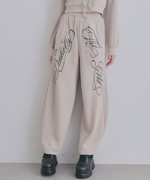 OLIVE des OLIVE(オリーブデオリーブ)の「カーブロゴバレルレッグパンツ(スウェットパンツ・レディース・ピンク/ブラック/トップグレー/ベージュ・FREE)」の21枚目の写真