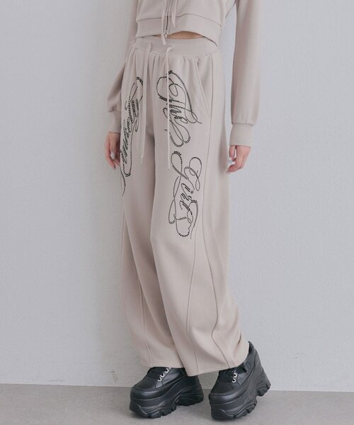 OLIVE des OLIVE(オリーブデオリーブ)の「カーブロゴバレルレッグパンツ(スウェットパンツ・レディース・ピンク/ブラック/トップグレー/ベージュ・FREE)」の22枚目の写真
