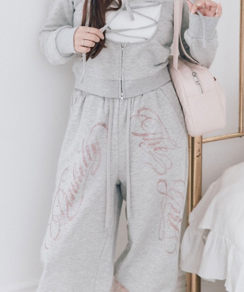 OLIVE des OLIVE(オリーブデオリーブ)の「カーブロゴバレルレッグパンツ(スウェットパンツ・レディース・ピンク/ブラック/トップグレー/ベージュ・FREE)」の6枚目の写真