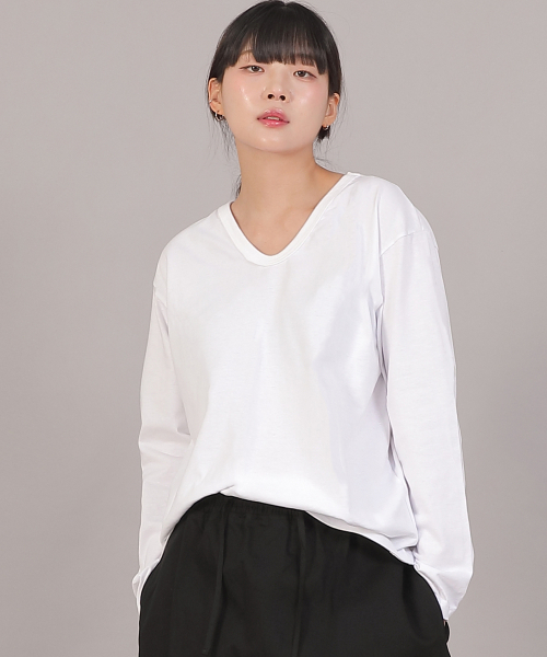 SAINTCREW(セントクルー)の「オーバーサイズソフトVネック長袖TシャツCVL-8A20ホワイト(Tシャツ/カットソー・レディース・その他・FREE)」の1枚目の写真