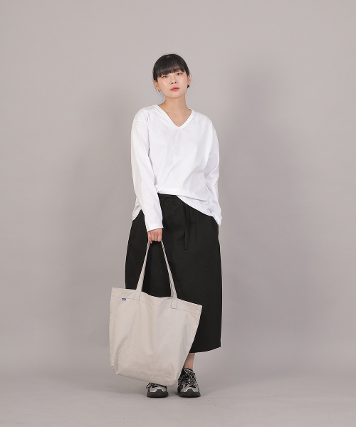 SAINTCREW(セントクルー)の「オーバーサイズソフトVネック長袖TシャツCVL-8A20ホワイト(Tシャツ/カットソー・レディース・その他・FREE)」の2枚目の写真