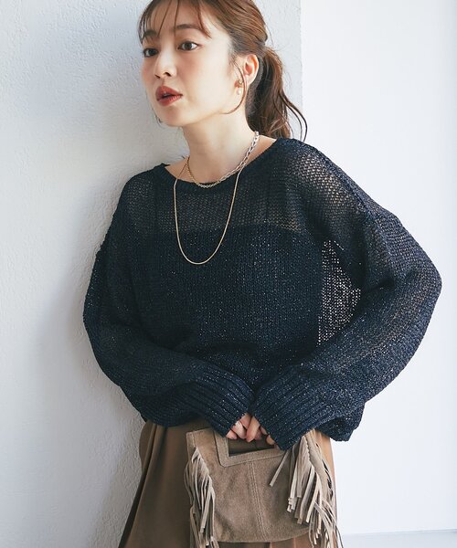 La boutique BonBon(ラブティックボンボン)の「【ロングシーズンおすすめ】ラメ天竺針抜ニット(ニット/セーター・レディース・ゴールド/ピンク/ネイビー・FREE)」の4枚目の写真