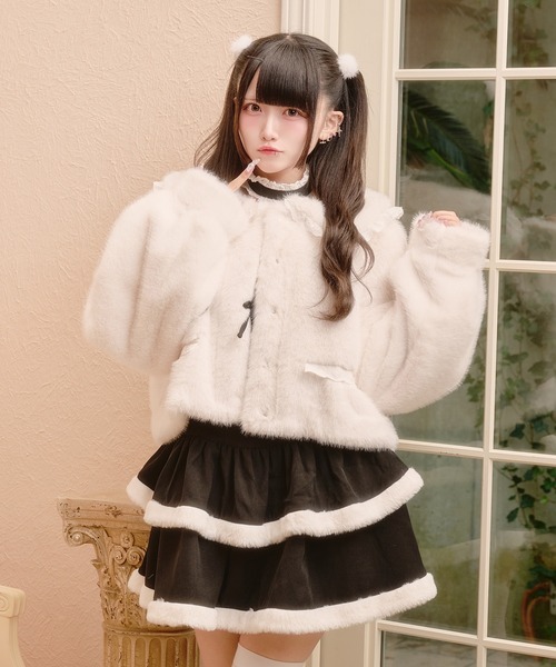 Pal elfy(パルエルフィー)の「ぽんぽんリボンフリルフェイクファーコート(その他アウター・レディース・ピンク/オフホワイト/ブラック・フリー)」の9枚目の写真