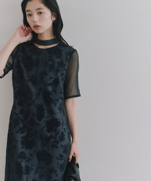 kaene(カエン)の「ニュアンスフロッキードレス 【結婚式 二次会 同窓会 成人式 パーティードレス】(ドレス・レディース・ブルーグレー/ブラック・L/M)」の6枚目の写真