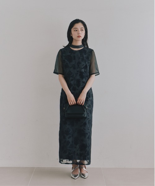 kaene(カエン)の「ニュアンスフロッキードレス 【結婚式 二次会 同窓会 成人式 パーティードレス】(ドレス・レディース・ブルーグレー/ブラック・L/M)」の3枚目の写真