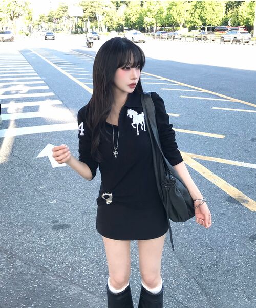 SLOW RECORD HOUSE（スローレコードハウス）の「ホース刺繍クロップ長袖カラーTシャツ_ブラック（ポロシャツ・レディース・ホワイト/レッド・1/2）」の12枚目の写真