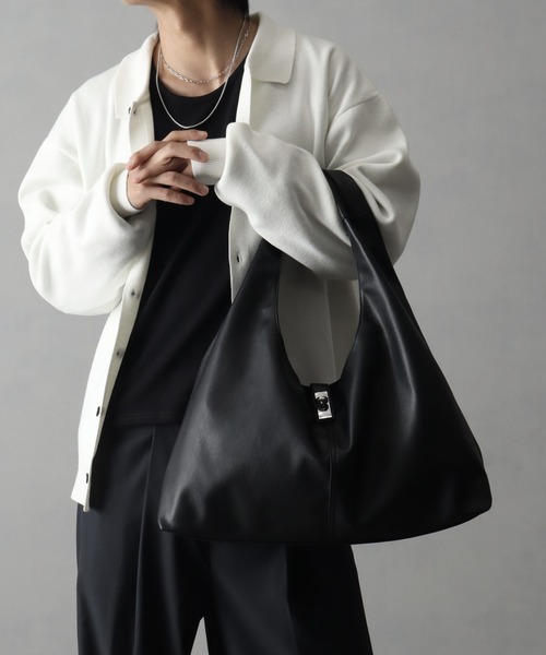 welise(ウェライズ)の「【welise/ウェライズ】-2026AW- サプルスムースPUレザー ショルダー/ハンド ホーボーバッグ(トートバッグ・メンズ・ブラック・FREE)」の4枚目の写真