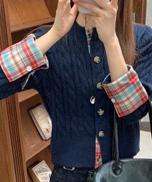 NANEA（ナネア）の「チェック切り替えケーブルニットカーディガン（カーディガン/ボレロ・レディース・ネイビー/レッド・フリー）」の6枚目の写真