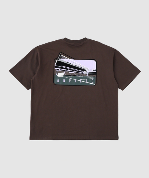 417 EDIFICE(フォーワンセブンエディフィス)の「【Liverpool FC / リバプールFC】 STADIUM BACK O/S TEE(Tシャツ/カットソー・メンズ・ブラウン/アイボリー・LARGE/MEDIUM/X-LARGE)」の3枚目の写真