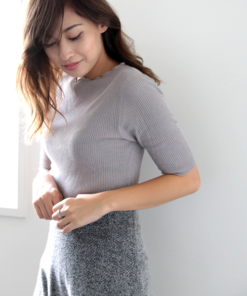 Denime（ドゥニーム）の「フリルネックニット（ニット/セーター・レディース・ピンク/グレー系その他/ブラック/オフホワイト・FREE）」の4枚目の写真