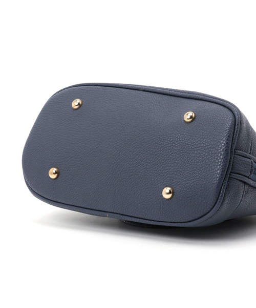 Pierrot（ピエロ）の「2way ラウンドミニバッグ（トートバッグ・レディース・キャメル/アイボリー/ネイビー・FREE）」の6枚目の写真