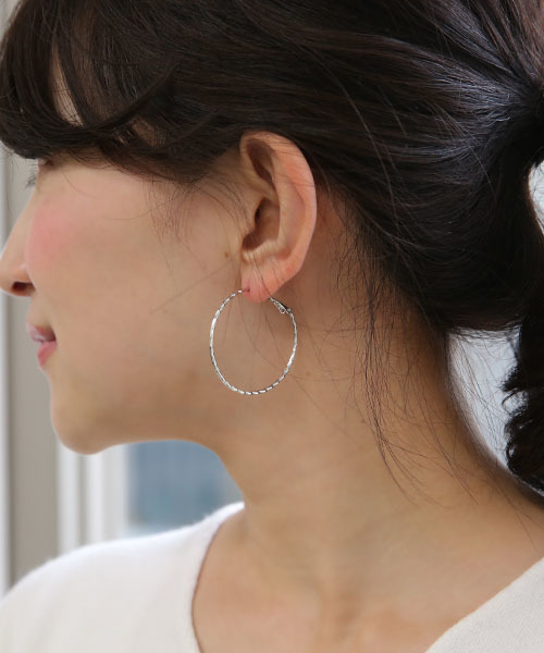 colleca la（コレカラ）の「[サイズとカラーが選べる]ベーシックフープピアス（ピアス（両耳用）・レディース・その他4/その他7/その他6/その他2/その他3/その他5・ﾌﾘ-）」の2枚目の写真
