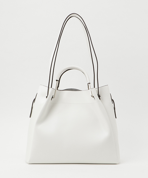 NATURAL BEAUTY BASIC（ナチュラルビューティーベーシック）の「メタルハンドルタックショルダーバッグ（ショルダーバッグ・レディース・ホワイト/ベージュ/ブルー/ホワイト系その他/ブルー系その他/クリアブルー・ﾌﾘ-）」の2枚目の写真