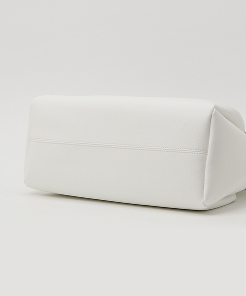 NATURAL BEAUTY BASIC（ナチュラルビューティーベーシック）の「メタルハンドルタックショルダーバッグ（ショルダーバッグ・レディース・ホワイト/ベージュ/ブルー/ホワイト系その他/ブルー系その他/クリアブルー・ﾌﾘ-）」の10枚目の写真