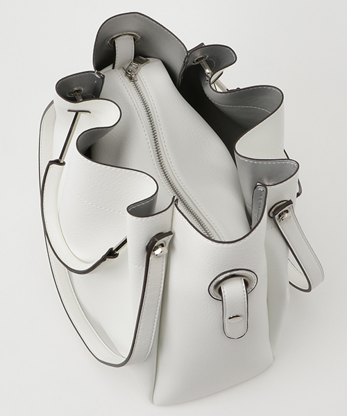 NATURAL BEAUTY BASIC（ナチュラルビューティーベーシック）の「メタルハンドルタックショルダーバッグ（ショルダーバッグ・レディース・ホワイト/ベージュ/ブルー/ホワイト系その他/ブルー系その他/クリアブルー・ﾌﾘ-）」の11枚目の写真