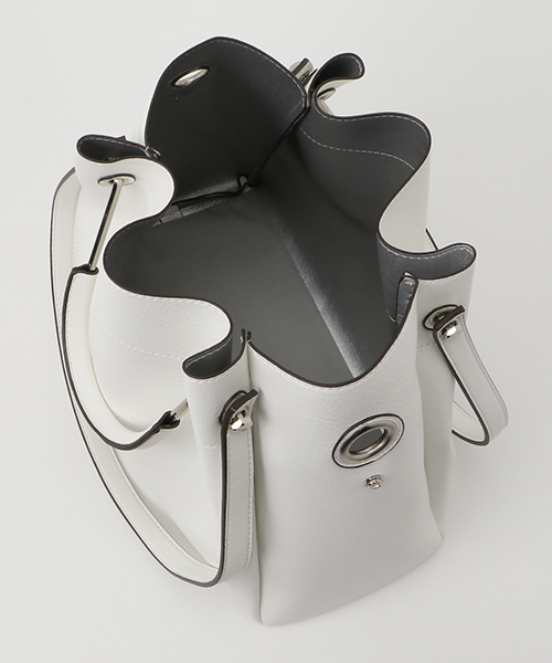 NATURAL BEAUTY BASIC（ナチュラルビューティーベーシック）の「メタルハンドルタックショルダーバッグ（ショルダーバッグ・レディース・ホワイト/ベージュ/ブルー/ホワイト系その他/ブルー系その他/クリアブルー・ﾌﾘ-）」の18枚目の写真