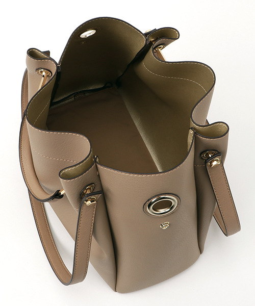 NATURAL BEAUTY BASIC（ナチュラルビューティーベーシック）の「メタルハンドルタックショルダーバッグ（ショルダーバッグ・レディース・ホワイト/ベージュ/ブルー/ホワイト系その他/ブルー系その他/クリアブルー・ﾌﾘ-）」の12枚目の写真