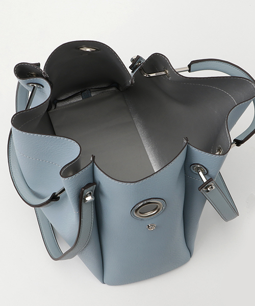 NATURAL BEAUTY BASIC（ナチュラルビューティーベーシック）の「メタルハンドルタックショルダーバッグ（ショルダーバッグ・レディース・ホワイト/ベージュ/ブルー/ホワイト系その他/ブルー系その他/クリアブルー・ﾌﾘ-）」の14枚目の写真