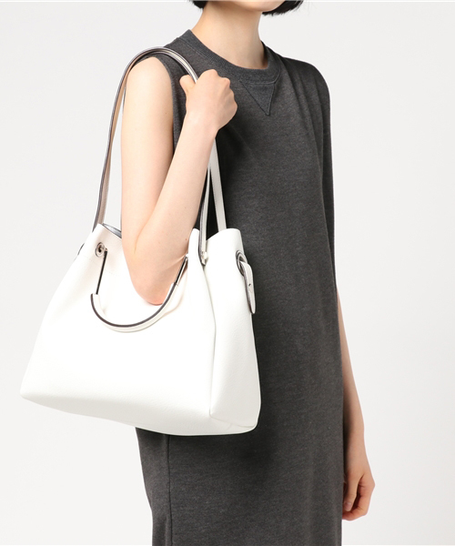 NATURAL BEAUTY BASIC（ナチュラルビューティーベーシック）の「メタルハンドルタックショルダーバッグ（ショルダーバッグ・レディース・ホワイト/ベージュ/ブルー/ホワイト系その他/ブルー系その他/クリアブルー・ﾌﾘ-）」の16枚目の写真